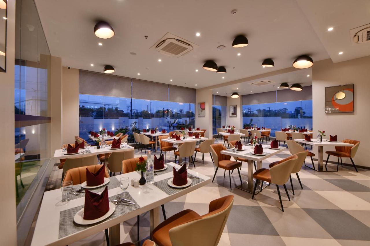 Click Hotel Pithampur Mhow Exterior foto