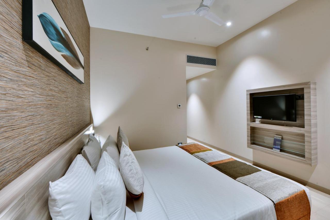 Click Hotel Pithampur Mhow Exterior foto